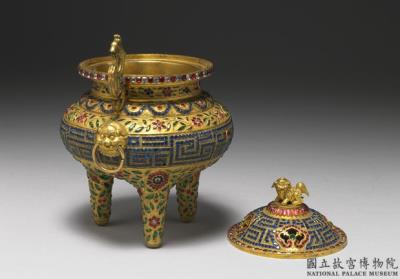 图片[3]-Gilt copper ding-shaped incense burner with glass inlay. Qing dynasty (1644-1911).-China Archive